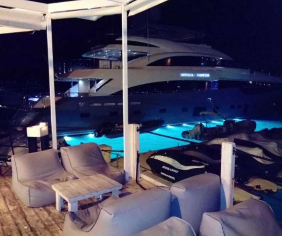 Apartamento En Lujoso Puerto Deportivo 阿尔啼 外观 照片
